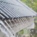 Wellplatten aus Polycarbonat mit ablaufendem Regenwasser